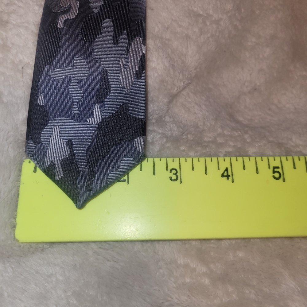 Elegant Black and Gray Camouflage Tie